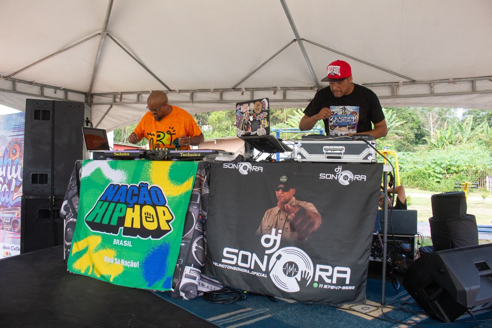DJs se apresentando no Areninha Cultural